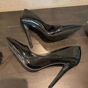 Steve Madden Black Patent Daisie Pumps